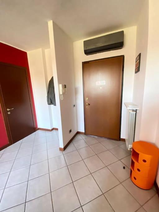 Intero Bilocale Con Terrazzo Vicino A Milano Lägenhet Mairano Exteriör bild
