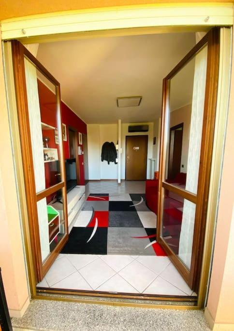 Intero Bilocale Con Terrazzo Vicino A Milano Lägenhet Mairano Exteriör bild