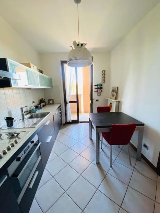 Intero Bilocale Con Terrazzo Vicino A Milano Lägenhet Mairano Exteriör bild